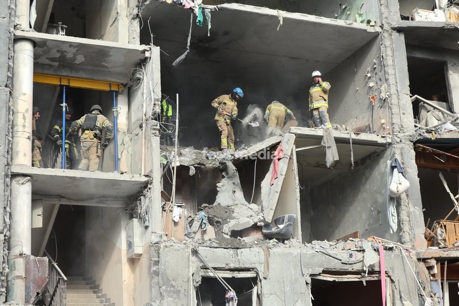 Rescuers work to deal with the aftermath of a Russian glide bomb strike on a multi-storey residential building in Kharkiv, Ukraine, on September 28, 2026. Russian forces launched glide bomb strikes on the Kyivskyi and Saltivskyi districts of Kharkiv, with one bomb hitting the apartment building.…