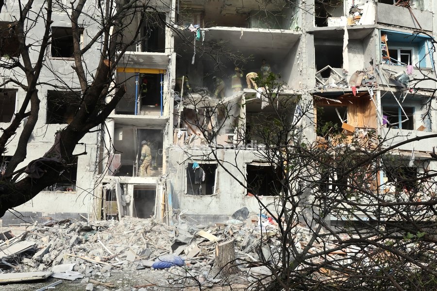 Rescuers work to deal with the aftermath of a Russian glide bomb strike on a multi-storey residential building in Kharkiv, Ukraine, on September 28, 2026. Russian forces launched glide bomb strikes on the Kyivskyi and Saltivskyi districts of Kharkiv, with one bomb hitting the apartment building.…