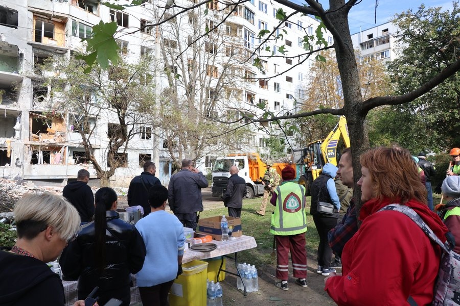 People watch as rescuers deal with the aftermath of a Russian glide bomb strike on a multi-storey residential building in Kharkiv, Ukraine, on September 28, 2026. Russian forces launched glide bomb strikes on the Kyivskyi and Saltivskyi districts of Kharkiv, with one bomb hitting the apartment…