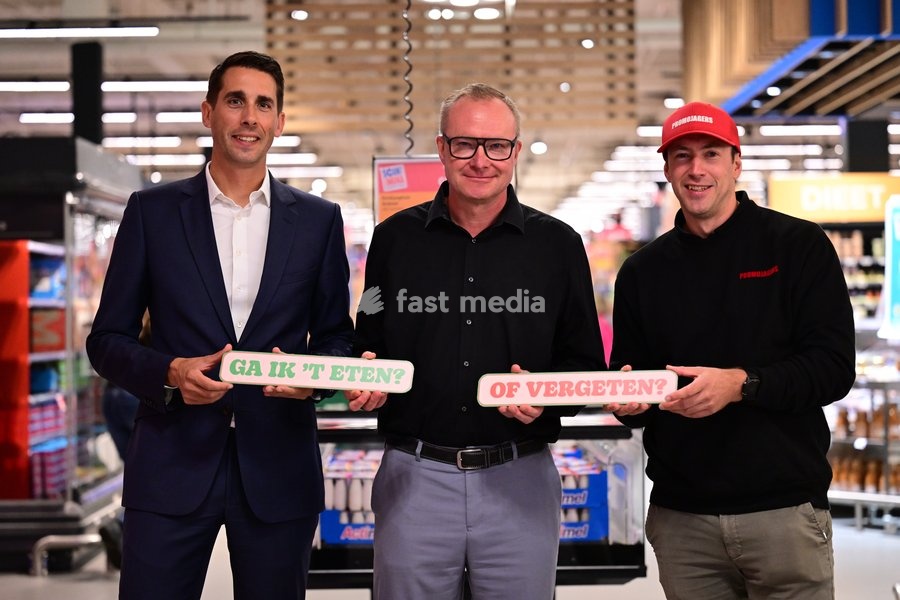 ATTENTION EDITORS - FOCUS COVERAGE - DISTRIBUTION REQUESTED TO BELGA Yannick de Bièvre of Carrefour, Werner Annaert of OVAM and Gunther Devisch of Promojagers pictured during the launch of the 'Ga ik 't eten of vergeten?' - (Will I eat it or forget it?) campaign by OVAM and De Kostwinners, Tuesday…