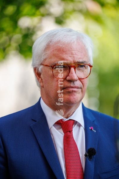 West-Flanders province governor Carl Decaluwe pictured during a visit to Agriton aronia berry farm in Mesen, on his final day as West-Flanders province governor on Tuesday 29 September 2026