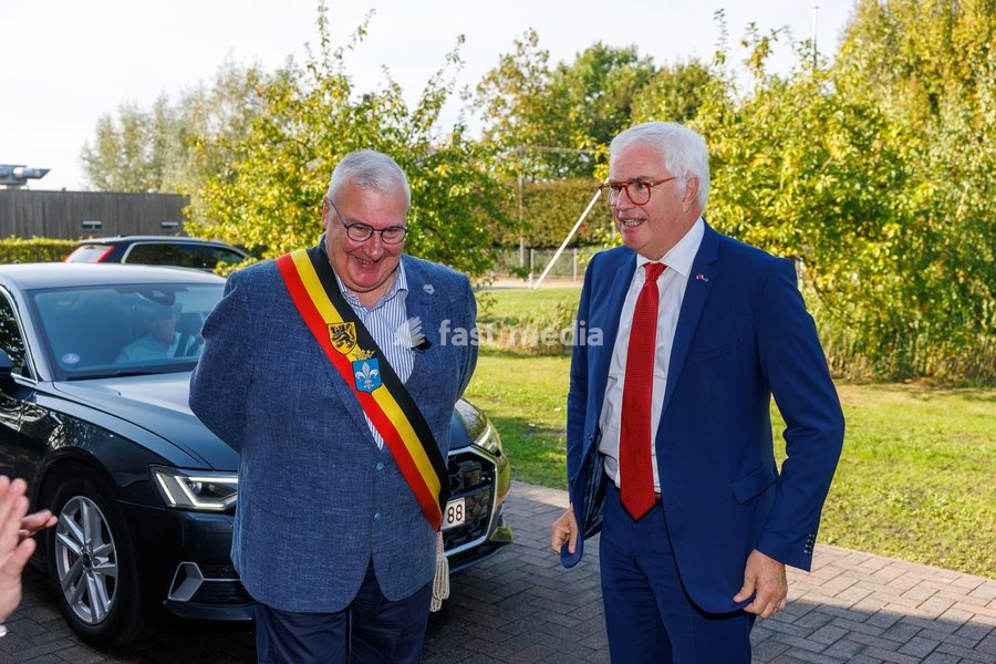 West-Flanders province governor Carl Decaluwe and Mesen mayor Sandy Evrard pictured during a visit to Agriton aronia berry farm in Mesen, on his final day as West-Flanders province governor on Tuesday 29 September 2026