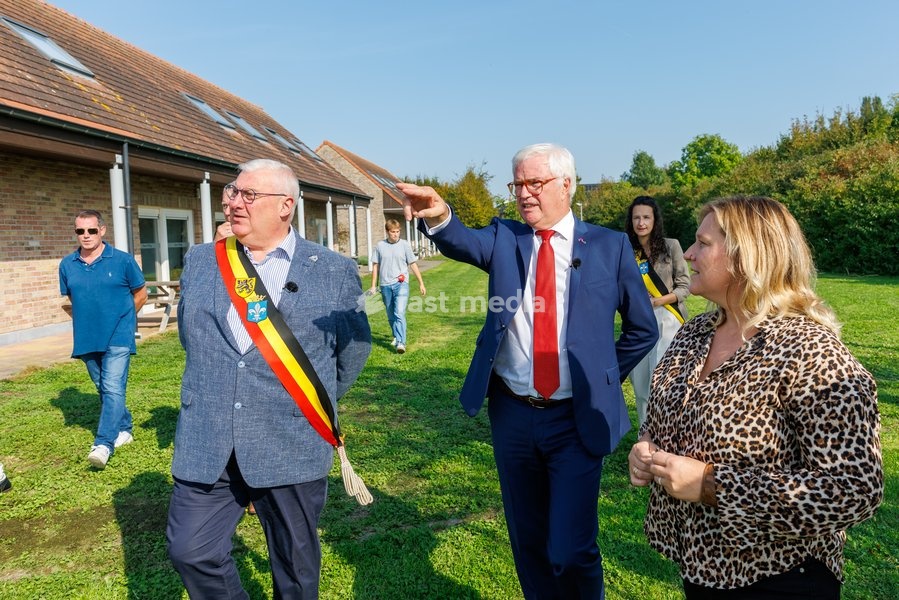 West-Flanders province governor Carl Decaluwe and Mesen mayor Sandy Evrard pictured during a visit to Agriton aronia berry farm in Mesen, on his final day as West-Flanders province governor on Tuesday 29 September 2026