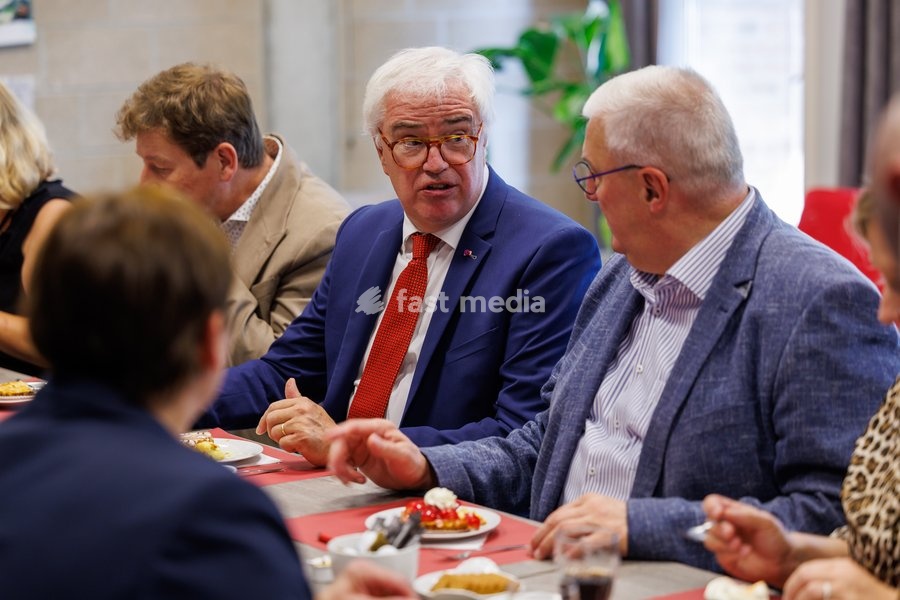 West-Flanders province governor Carl Decaluwe and Mesen mayor Sandy Evrard pictured during a visit to Agriton aronia berry farm in Mesen, on his final day as West-Flanders province governor on Tuesday 29 September 2026