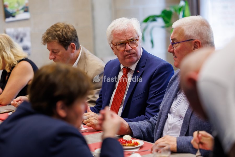 West-Flanders province governor Carl Decaluwe and Mesen mayor Sandy Evrard pictured during a visit to Agriton aronia berry farm in Mesen, on his final day as West-Flanders province governor on Tuesday 29 September 2026