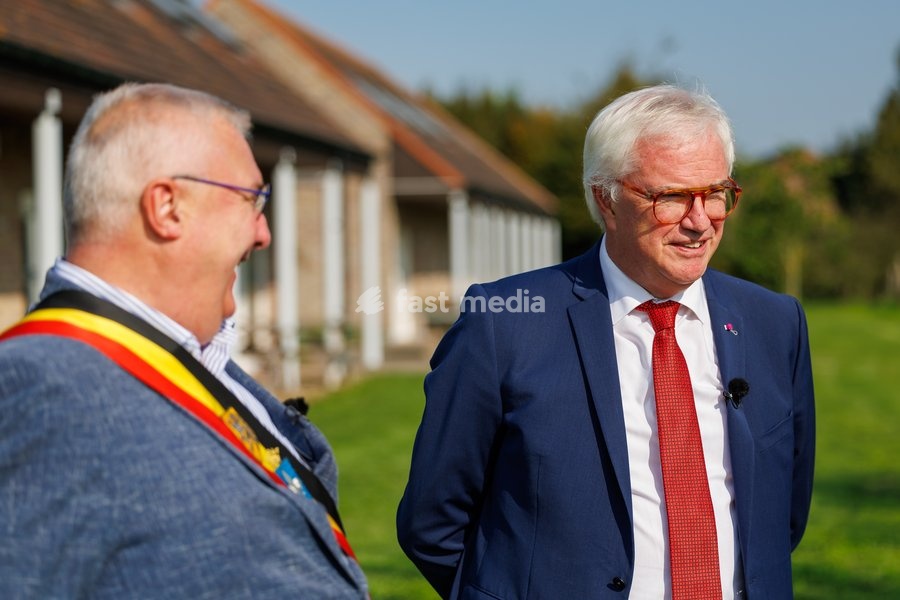 West-Flanders province governor Carl Decaluwe and Mesen mayor Sandy Evrard pictured during a visit to Agriton aronia berry farm in Mesen, on his final day as West-Flanders province governor on Tuesday 29 September 2026