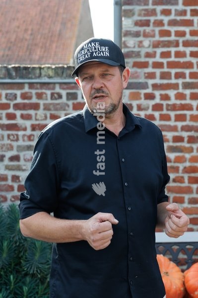 Agriton's Jurgen Degraeve pictured during a visit to Agriton aronia berry farm in Mesen, on his final day as West-Flanders province governor on Tuesday 29 September 2026
