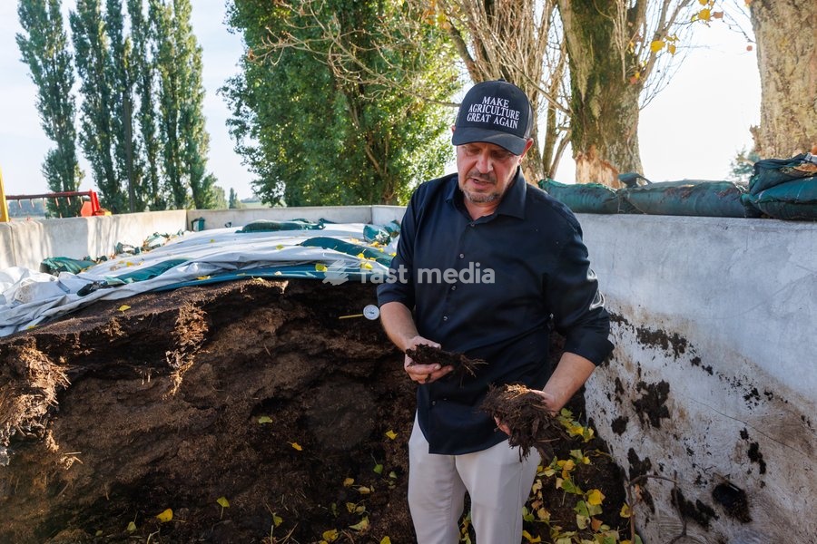 Agriton's Jurgen Degraeve pictured during a visit to Agriton aronia berry farm in Mesen, on his final day as West-Flanders province governor on Tuesday 29 September 2026