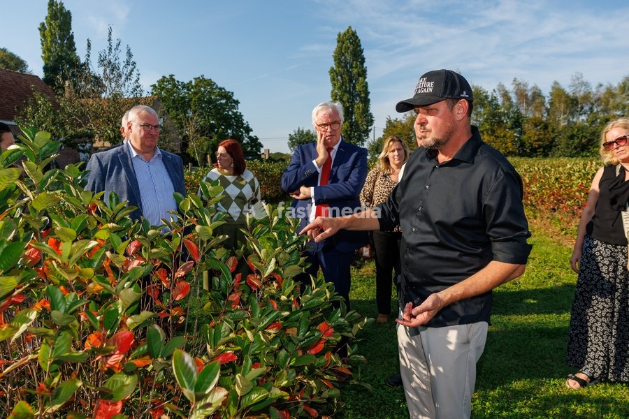 Agriton's Jurgen Degraeve; Mesen mayor Sandy Evrard and West-Flanders province governor Carl Decaluwe pictured during a visit to Agriton aronia berry farm in Mesen, on his final day as West-Flanders province governor on Tuesday 29 September 2026