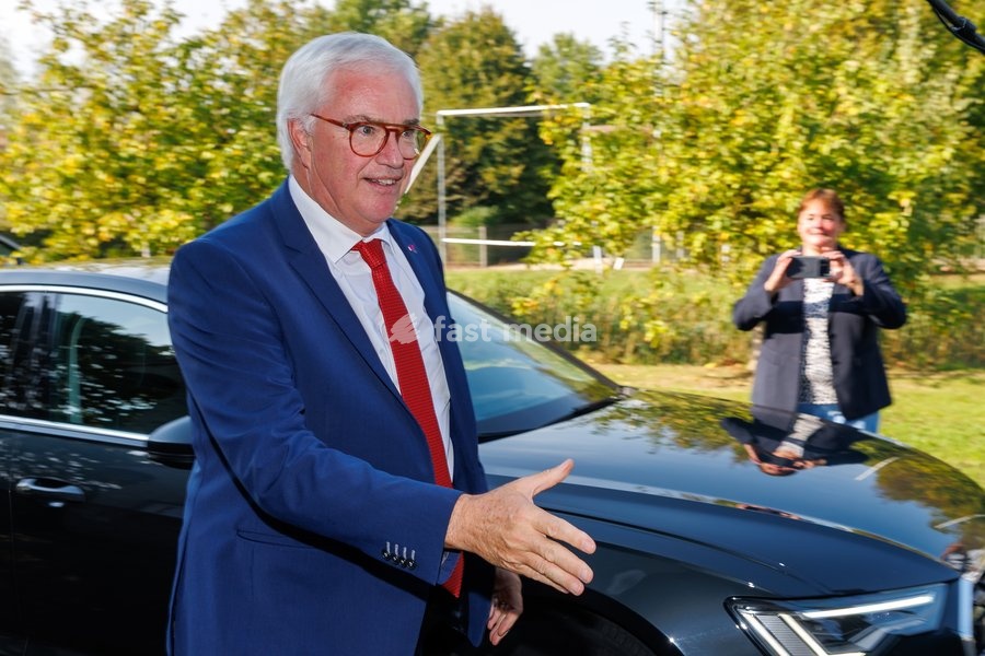 West-Flanders province governor Carl Decaluwe pictured during a visit to Agriton aronia berry farm in Mesen, on his final day as West-Flanders province governor on Tuesday 29 September 2026
