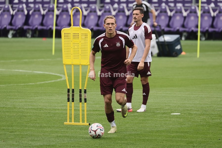 Anderlecht's Ludwig Augustinsson pictured during a training session ahead of a fanday of Jupiler Pro League' first division club RSC Anderlecht with an open training, a team presentation and a signing session, in Anderlecht, Wednesday 30 September 2026