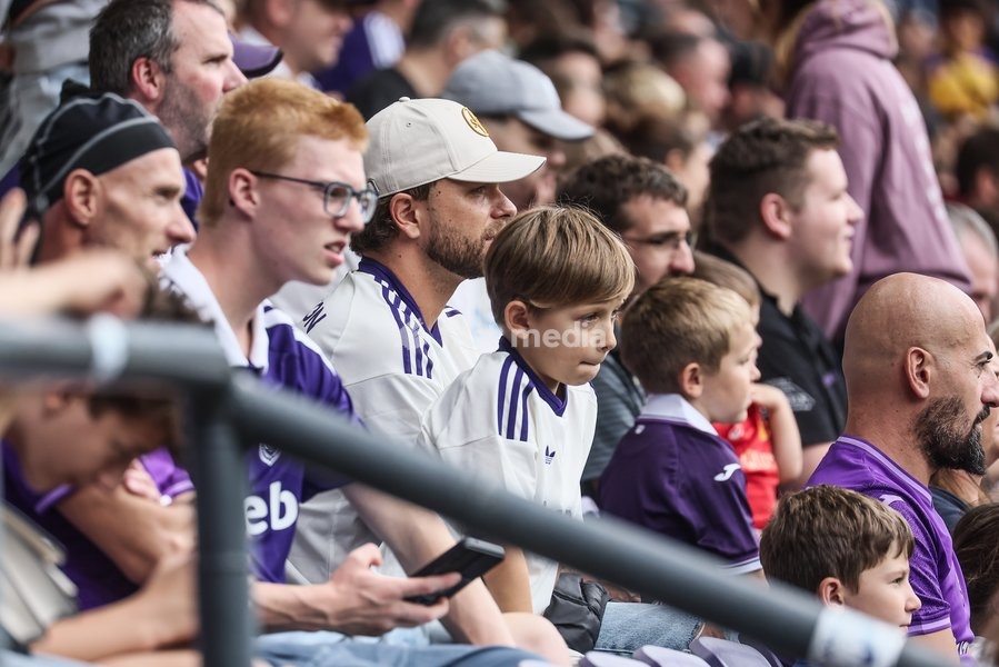 Anderlecht's supporters pictured during a fanday of Jupiler Pro League' first division club RSC Anderlecht with an open training, a team presentation and a signing session, in Anderlecht, Wednesday 30 September 2026