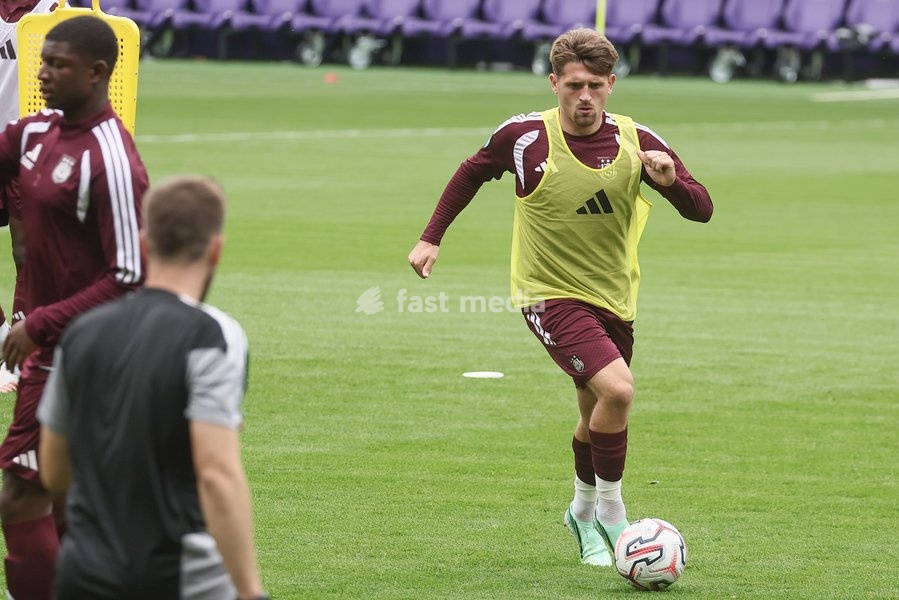 Anderlecht's Adriano Bertaccini pictured during a training session ahead of a fanday of Jupiler Pro League' first division club RSC Anderlecht with an open training, a team presentation and a signing session, in Anderlecht, Wednesday 30 September 2026