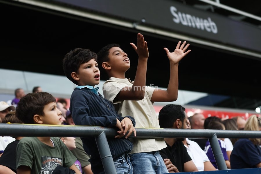 Anderlecht's supporters pictured during a fanday of Jupiler Pro League' first division club RSC Anderlecht with an open training, a team presentation and a signing session, in Anderlecht, Wednesday 30 September 2026