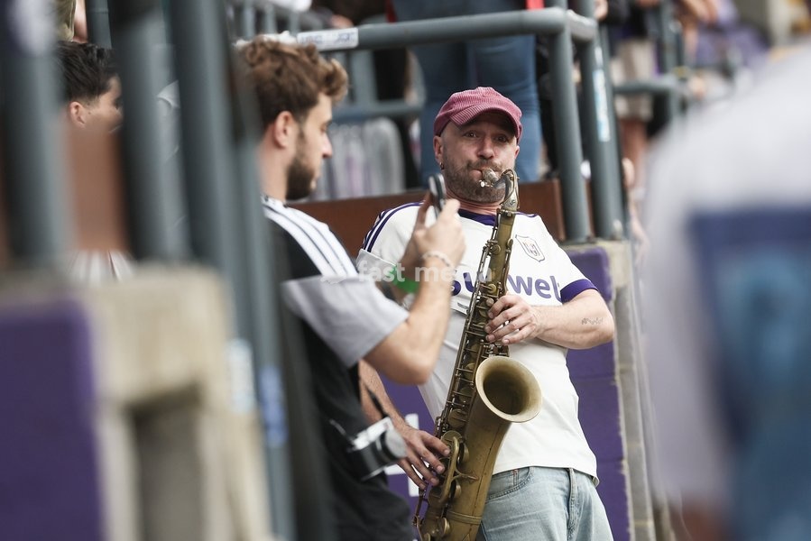 this picture shows a fanday of Jupiler Pro League' first division club RSC Anderlecht with an open training, a team presentation and a signing session, in Anderlecht, Wednesday 30 September 2026