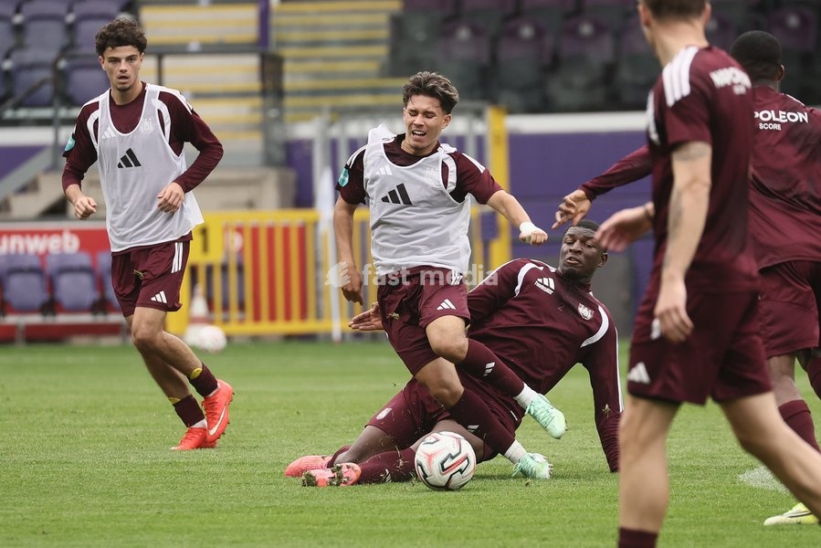 Enzo Sternal and Anderlecht's Zoumana Keita fight for the ball during a training session ahead of a fanday of Jupiler Pro League' first division club RSC Anderlecht with an open training, a team presentation and a signing session, in Anderlecht, Wednesday 30 September 2026