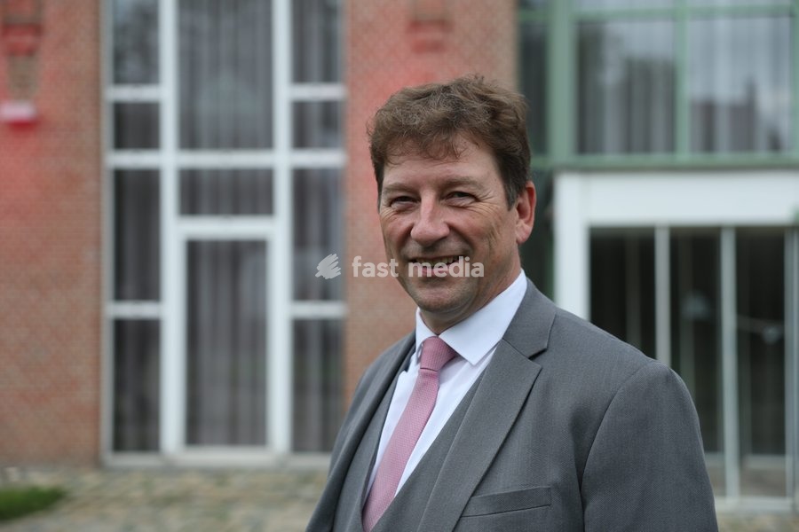 Koen Surdiacourt poses for the photographer before his oath taking ceremony as acting governor of West Flanders, on Wednesday 30 September 2026, in Brugge