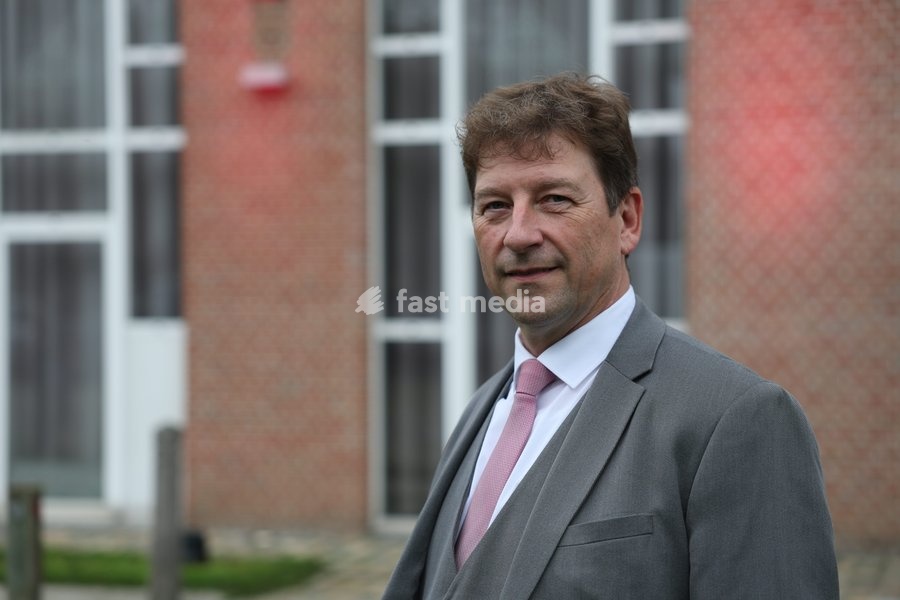 Koen Surdiacourt poses for the photographer before his oath taking ceremony as acting governor of West Flanders, on Wednesday 30 September 2026, in Brugge