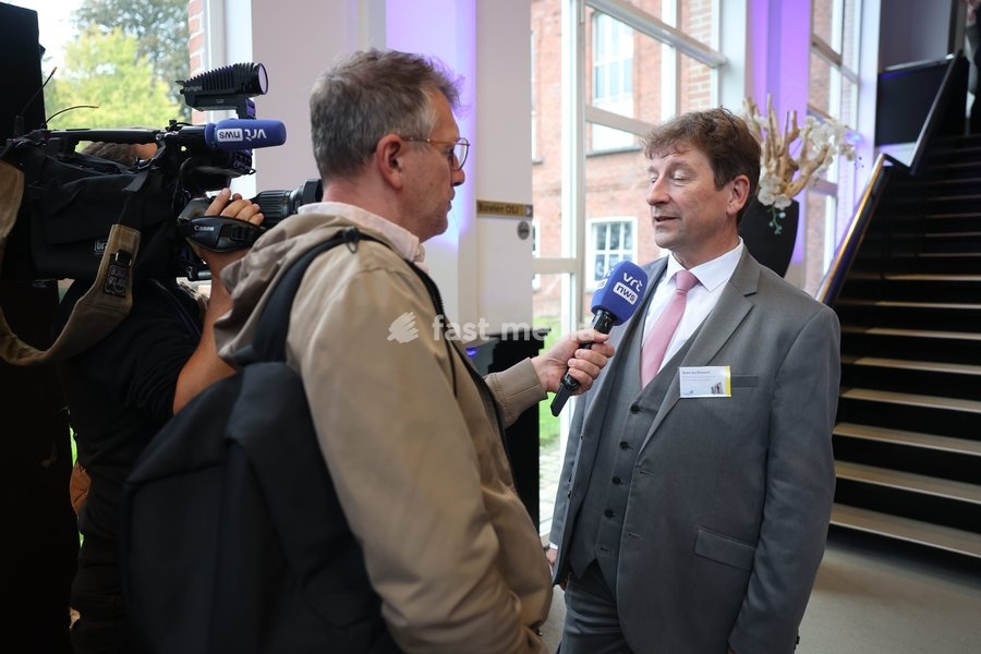 Koen Surdiacourt pictured talking to the press before his oath taking ceremony as acting governor of West Flanders, on Wednesday 30 September 2026, in Brugge