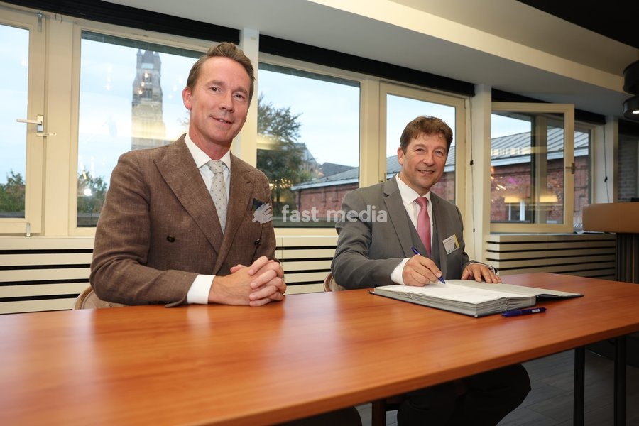 New governor of West Flanders Koen Surdiacourt (R) and Jo Brouns (L) pictured during the oath taking ceremony as acting governor of West Flanders, on Wednesday 30 September 2026, in Brugge