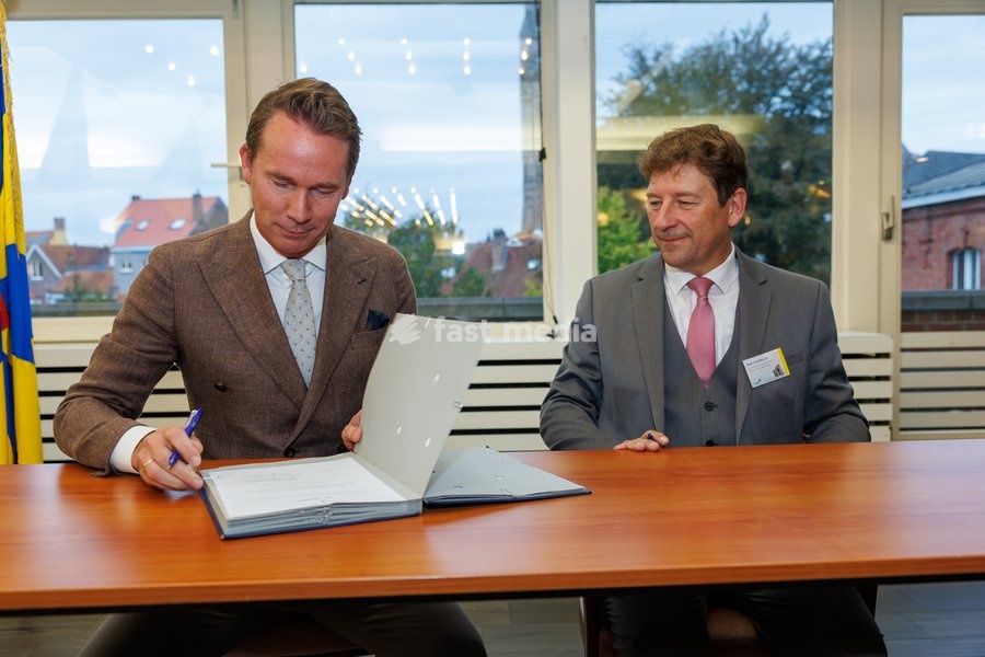 Flemish Minister for Agriculture and Environment Jo Brouns and N-VA's Jan Jambon pictured during the oath taking ceremony as acting governor of West Flanders, on Wednesday 30 September 2026, in Brugge