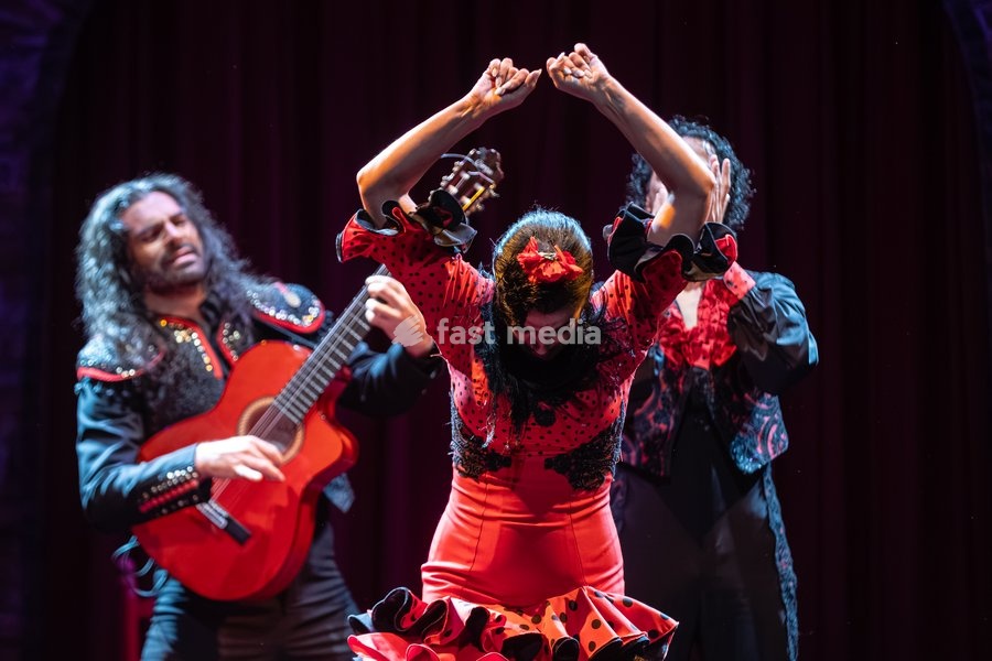 The cast of Flamenc Oh!! perform at the Peacock Theatre, London, UK, on 30 September 2026. The new dance comedy by Spanish theatre company Yllana, co-produced with Sadler's Wells, combines world-class flamenco with physical theatre and visual humour in an irreverent tribute to the traditional art…