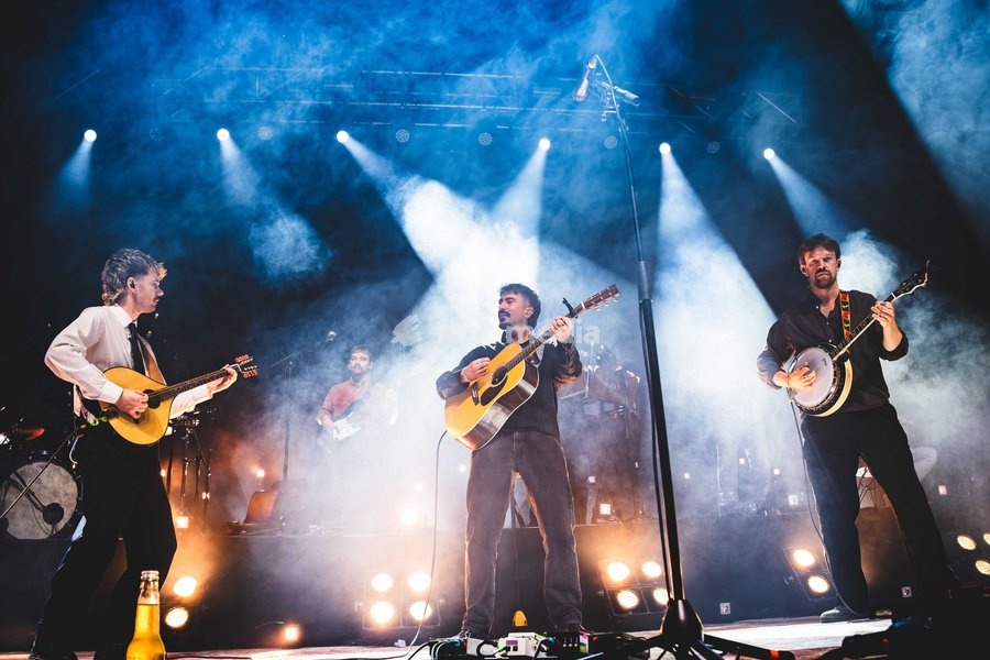 Amble performing live at O2 Academy Glasgow. The contemporary Irish folk trio brought their rich, atmospheric sound to the renowned venue. Known for their intricate musicianship, soaring vocal harmonies, and emotive storytelling, Amble delivered a mesmerizing headline set blending traditional roots…