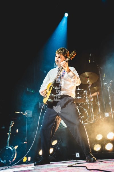 Amble performing live at O2 Academy Glasgow. The contemporary Irish folk trio brought their rich, atmospheric sound to the renowned venue. Known for their intricate musicianship, soaring vocal harmonies, and emotive storytelling, Amble delivered a mesmerizing headline set blending traditional roots…