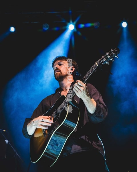 Amble performing live at O2 Academy Glasgow. The contemporary Irish folk trio brought their rich, atmospheric sound to the renowned venue. Known for their intricate musicianship, soaring vocal harmonies, and emotive storytelling, Amble delivered a mesmerizing headline set blending traditional roots…