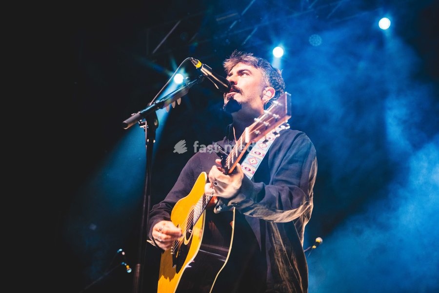 Amble performing live at O2 Academy Glasgow. The contemporary Irish folk trio brought their rich, atmospheric sound to the renowned venue. Known for their intricate musicianship, soaring vocal harmonies, and emotive storytelling, Amble delivered a mesmerizing headline set blending traditional roots…
