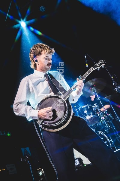 Amble performing live at O2 Academy Glasgow. The contemporary Irish folk trio brought their rich, atmospheric sound to the renowned venue. Known for their intricate musicianship, soaring vocal harmonies, and emotive storytelling, Amble delivered a mesmerizing headline set blending traditional roots…