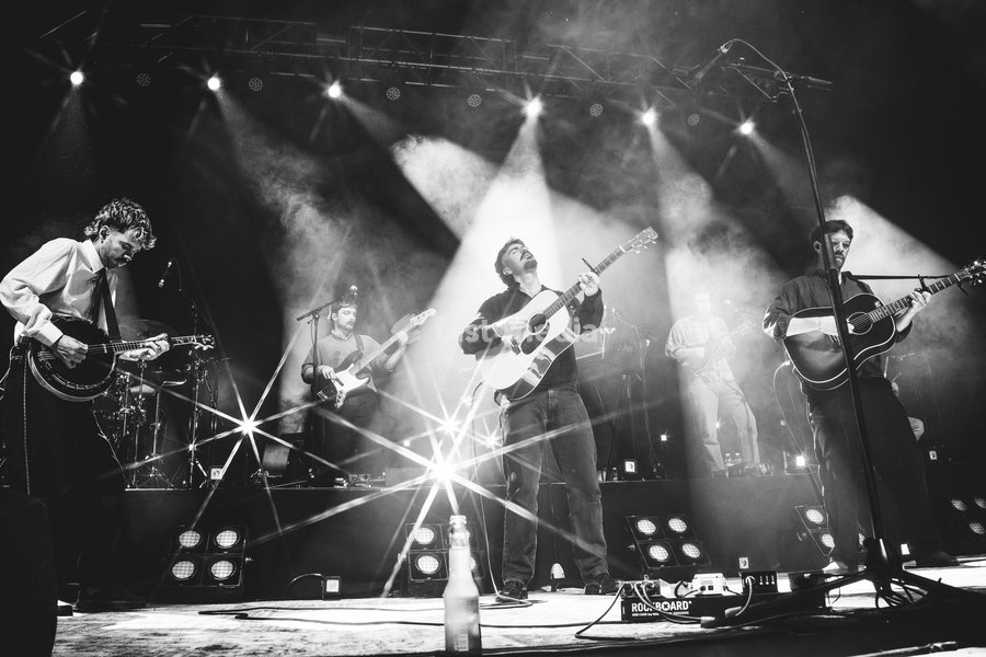 Amble performing live at O2 Academy Glasgow. The contemporary Irish folk trio brought their rich, atmospheric sound to the renowned venue. Known for their intricate musicianship, soaring vocal harmonies, and emotive storytelling, Amble delivered a mesmerizing headline set blending traditional roots…