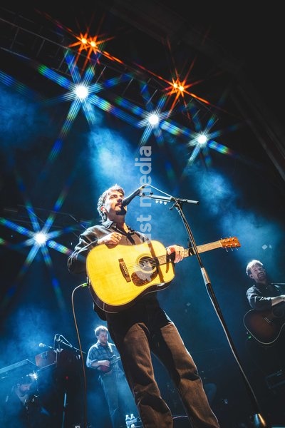 Amble performing live at O2 Academy Glasgow. The contemporary Irish folk trio brought their rich, atmospheric sound to the renowned venue. Known for their intricate musicianship, soaring vocal harmonies, and emotive storytelling, Amble delivered a mesmerizing headline set blending traditional roots…