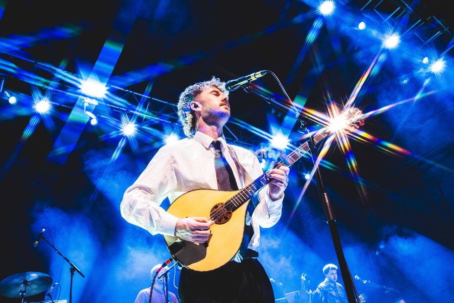 Amble performing live at O2 Academy Glasgow. The contemporary Irish folk trio brought their rich, atmospheric sound to the renowned venue. Known for their intricate musicianship, soaring vocal harmonies, and emotive storytelling, Amble delivered a mesmerizing headline set blending traditional roots…