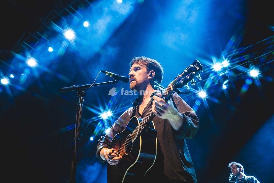 Amble performing live at O2 Academy Glasgow. The contemporary Irish folk trio brought their rich, atmospheric sound to the renowned venue. Known for their intricate musicianship, soaring vocal harmonies, and emotive storytelling, Amble delivered a mesmerizing headline set blending traditional roots…