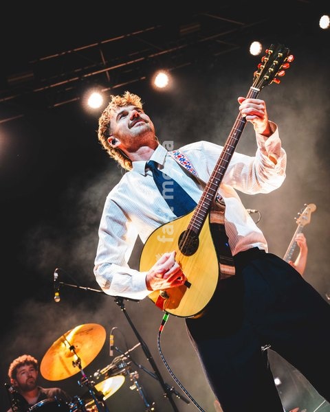 Amble performing live at O2 Academy Glasgow. The contemporary Irish folk trio brought their rich, atmospheric sound to the renowned venue. Known for their intricate musicianship, soaring vocal harmonies, and emotive storytelling, Amble delivered a mesmerizing headline set blending traditional roots…