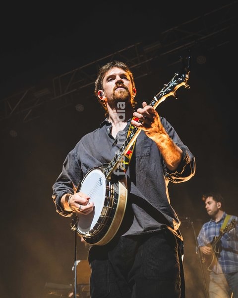 Amble performing live at O2 Academy Glasgow. The contemporary Irish folk trio brought their rich, atmospheric sound to the renowned venue. Known for their intricate musicianship, soaring vocal harmonies, and emotive storytelling, Amble delivered a mesmerizing headline set blending traditional roots…