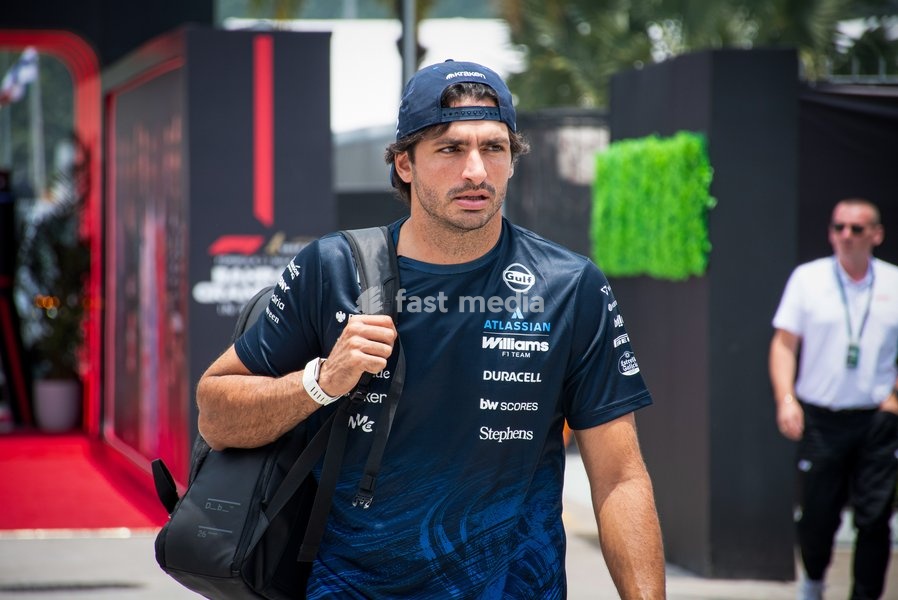 Carlos Sainz Jr (ESP) - Atlassian Williams F1 Team during the Formula 1 Gulf Air Bahrain Grand Prix in Malaysia 2026 at Sepang International Circuit in Sepang, Malaysia. Round 16 of 23 of the 2026 FIA Formula One World Championship, held October 2-4, 2026. The race was relocated from Bahrain to…