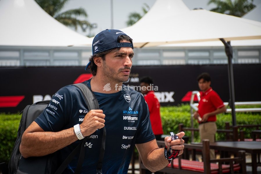 Carlos Sainz Jr (ESP) - Atlassian Williams F1 Team during the Formula 1 Gulf Air Bahrain Grand Prix in Malaysia 2026 at Sepang International Circuit in Sepang, Malaysia. Round 16 of 23 of the 2026 FIA Formula One World Championship, held October 2-4, 2026. The race was relocated from Bahrain to…