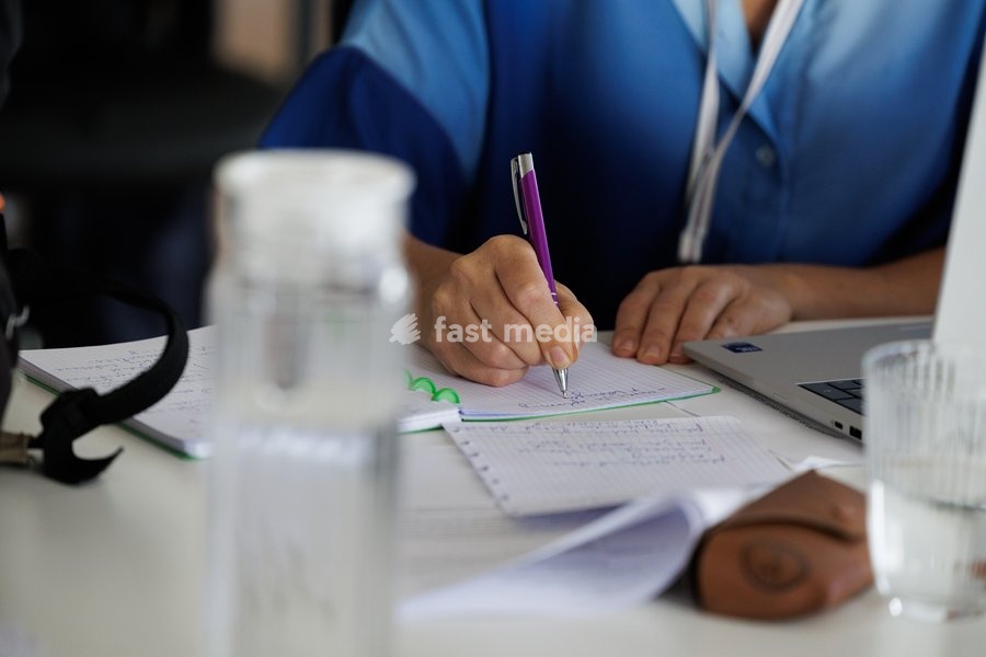 Journalists writing in a note book during a press conference to illustrate the press at work in Belgium, Thursday 1 October 2026