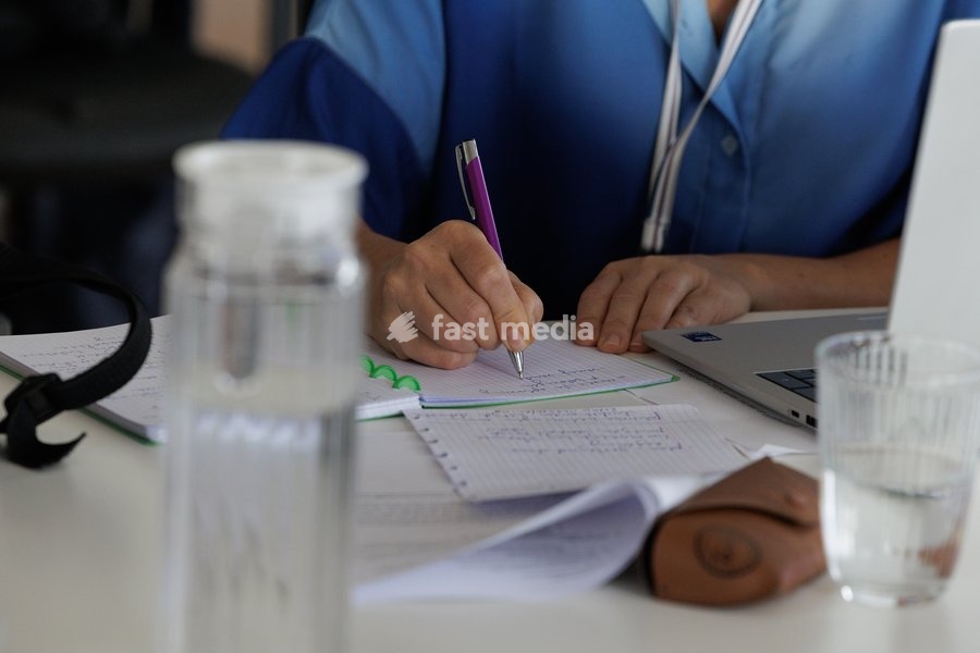 Journalists writing in a note book during a press conference to illustrate the press at work in Belgium, Thursday 1 October 2026