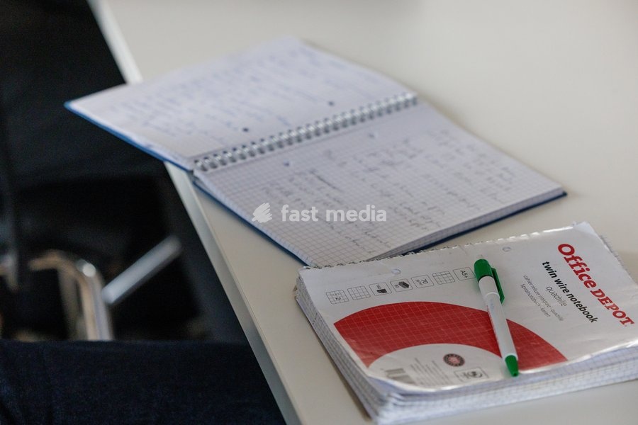 Journalists writing in a note book during a press conference to illustrate the press at work in Belgium, Thursday 1 October 2026
