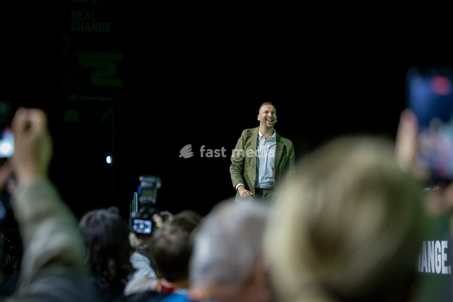 BRIGHTON, ENGLAND – 2 October 2026: Green Party leader Zack Polanski delivers his leaders’ speech at the Green Party annual conference at the Brighton Centre. Polanski outlined proposals for a three-year emergency brake on private rent increases, criticised the Labour government and called for the…