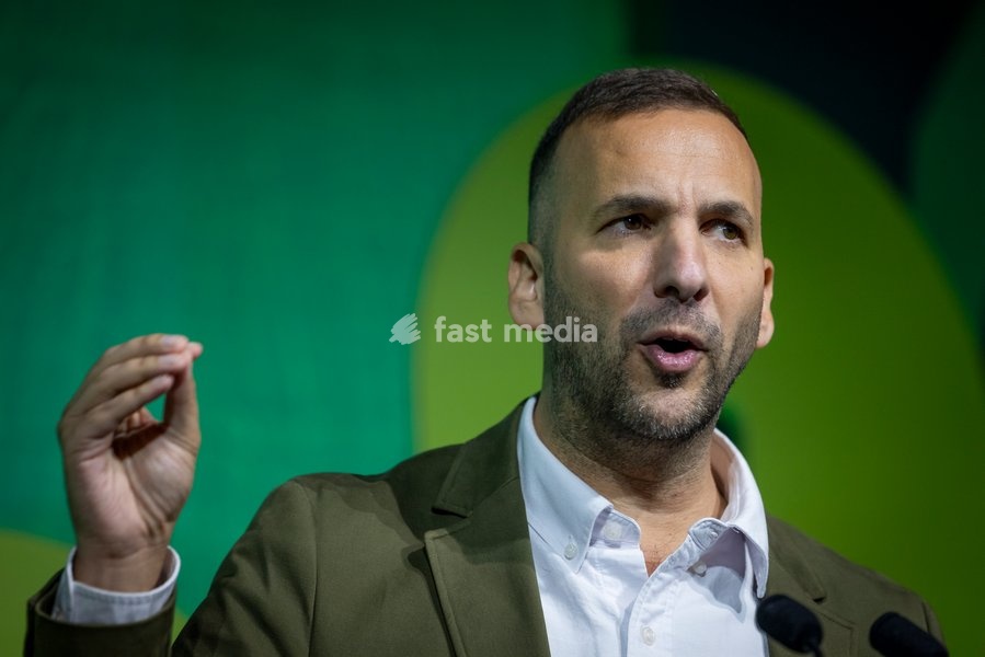 BRIGHTON, ENGLAND – 2 October 2026: Green Party leader Zack Polanski delivers his leaders’ speech at the Green Party annual conference at the Brighton Centre. Polanski outlined proposals for a three-year emergency brake on private rent increases, criticised the Labour government and called for the…
