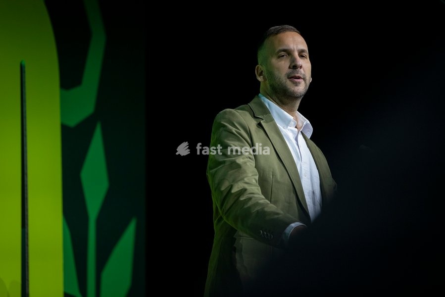BRIGHTON, ENGLAND – 2 October 2026: Green Party leader Zack Polanski delivers his leaders’ speech at the Green Party annual conference at the Brighton Centre. Polanski outlined proposals for a three-year emergency brake on private rent increases, criticised the Labour government and called for the…