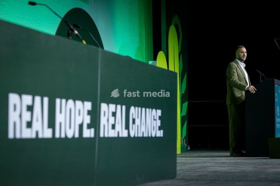 BRIGHTON, ENGLAND – 2 October 2026: Green Party leader Zack Polanski delivers his leaders’ speech at the Green Party annual conference at the Brighton Centre. Polanski outlined proposals for a three-year emergency brake on private rent increases, criticised the Labour government and called for the…