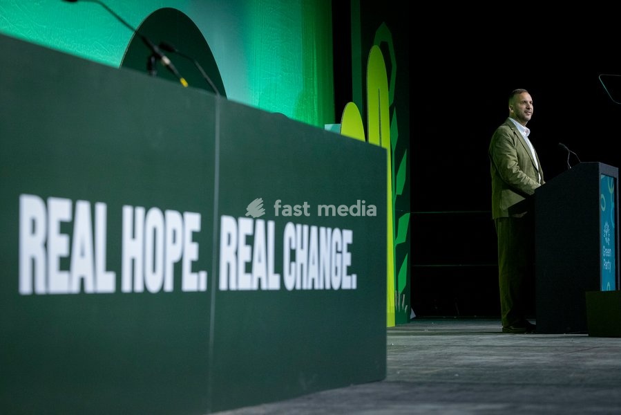 BRIGHTON, ENGLAND – 2 October 2026: Green Party leader Zack Polanski delivers his leaders’ speech at the Green Party annual conference at the Brighton Centre. Polanski outlined proposals for a three-year emergency brake on private rent increases, criticised the Labour government and called for the…