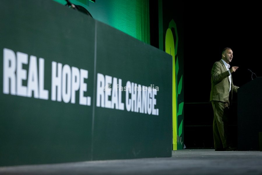 BRIGHTON, ENGLAND – 2 October 2026: Green Party leader Zack Polanski delivers his leaders’ speech at the Green Party annual conference at the Brighton Centre. Polanski outlined proposals for a three-year emergency brake on private rent increases, criticised the Labour government and called for the…