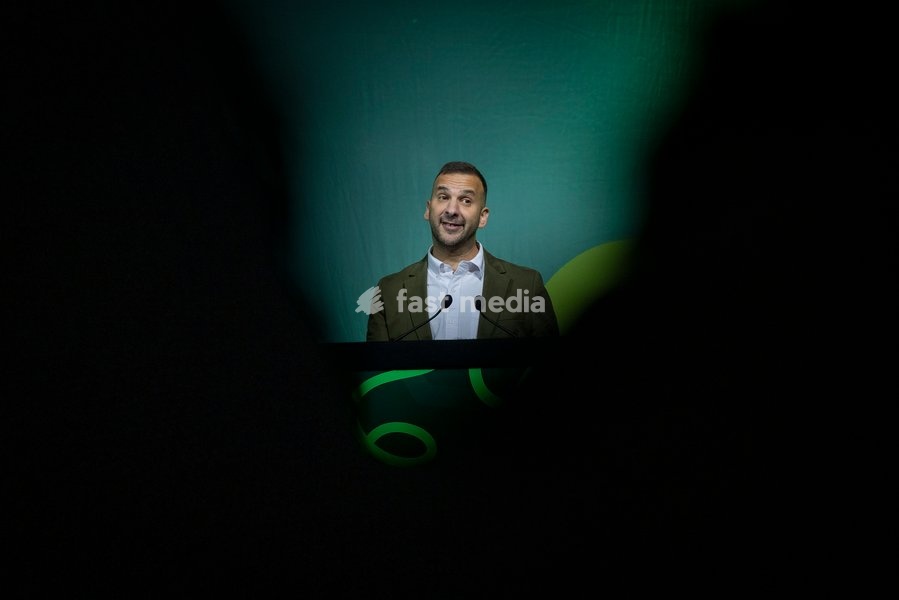 BRIGHTON, ENGLAND – 2 October 2026: Green Party leader Zack Polanski delivers his leaders’ speech at the Green Party annual conference at the Brighton Centre. Polanski outlined proposals for a three-year emergency brake on private rent increases, criticised the Labour government and called for the…