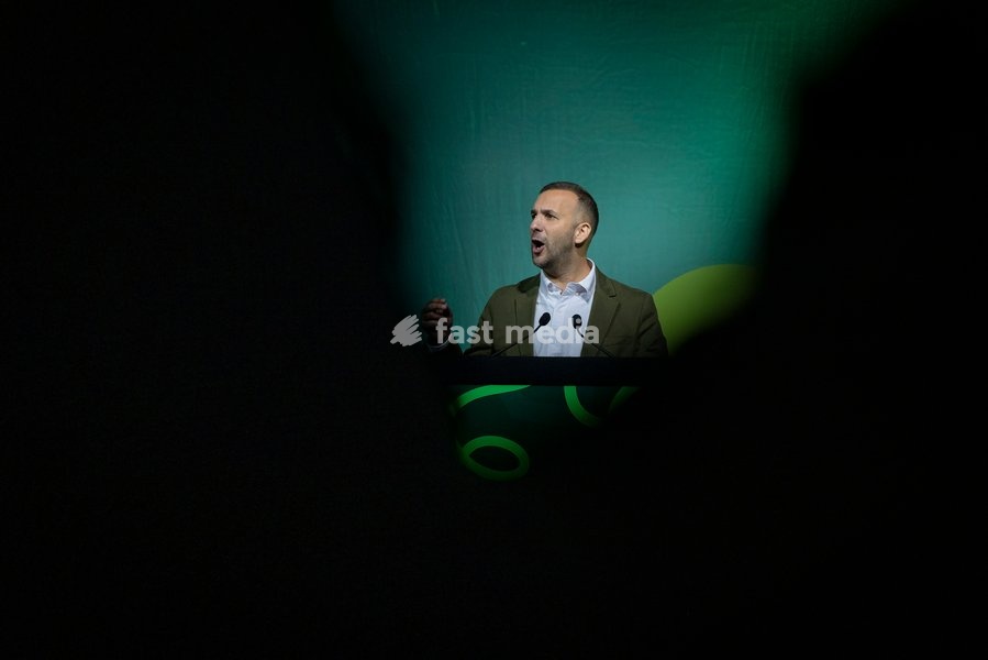 BRIGHTON, ENGLAND – 2 October 2026: Green Party leader Zack Polanski delivers his leaders’ speech at the Green Party annual conference at the Brighton Centre. Polanski outlined proposals for a three-year emergency brake on private rent increases, criticised the Labour government and called for the…